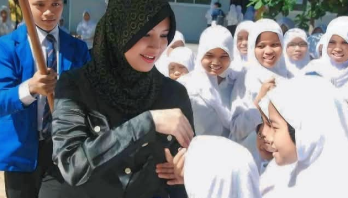 Umi Waheeda Wanita Hebat Dengan 15 Ribu Santri Pondok Pesantren Al Ashriyyah Nurul Iman Tanpa Bantuan Donatur