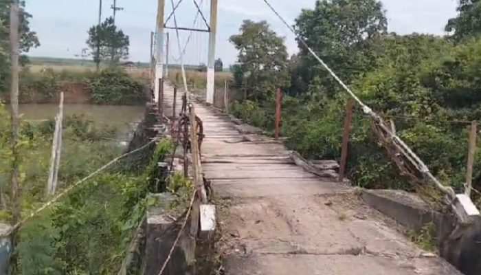 Jembatan Gantung Rapuh di Perbatasan Lampung Tengah–Tubaba, Warga Pertaruhkan Nyawa Demi Sekolah dan Nafkah