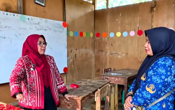 Guru jujur dipaksa minta maaf: 22 tahun kelas triplek dibiarkan lapuk, sekali viral pejabat sibuk jaga nama baik