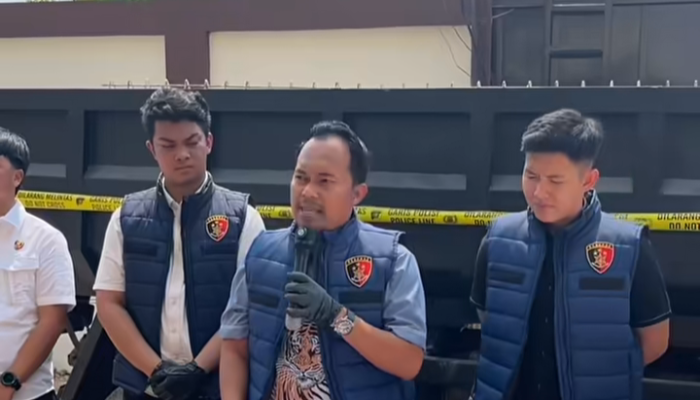 TERBONGKAR! Mafia Solar Kuasai SPBU Yos Sudarso Bandar Lampung – Truk Tangki Siluman 1 Ton dan 60 Barcode Palsu, Kemana Pengawasan Pertamina?!